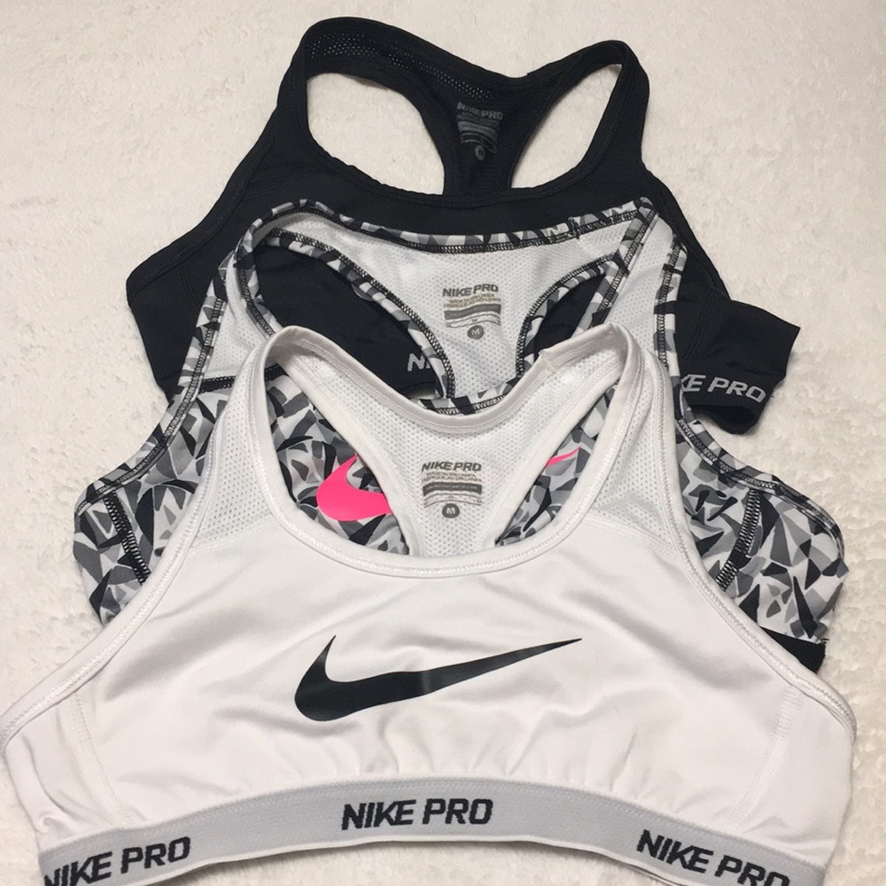 Sold!!!!!!!!!3x Nike Exercise bra M